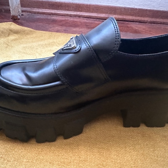PRADA New Black loefers - EU 41/ US/10 - Picture 10 of 11
